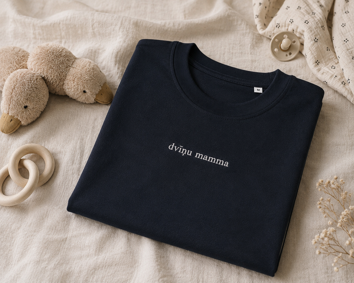 Dvīņu mamma | Izšūts premium T-krekls no 100% organiskās kokvilnas | Pilnas Rokas